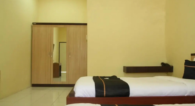 Hotel St 12 by Oyo Rooms, Rezerwuj Hotel Sungailiat Sumatra