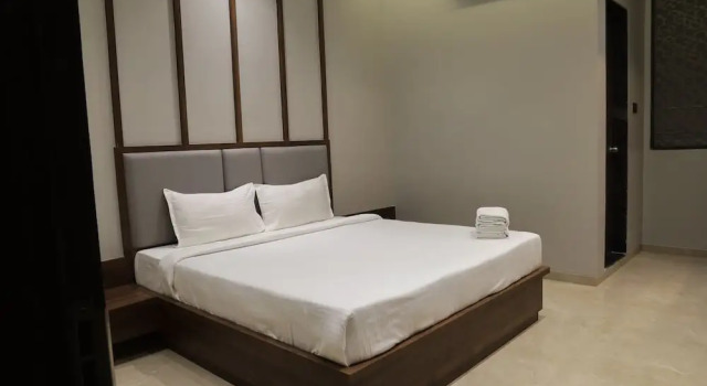 Двухместный люкс Business Magnus Fortune House Business Hotel , Magarpatta Pune