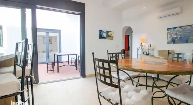 DEK001 Riverview Modern Townhouse in Centre of Ay