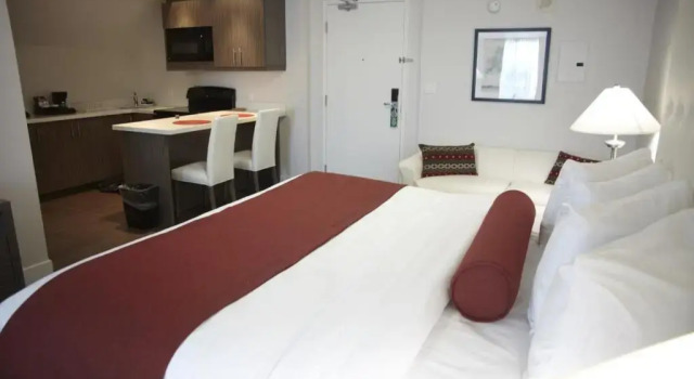 Студия Admiral Inn Mississauga