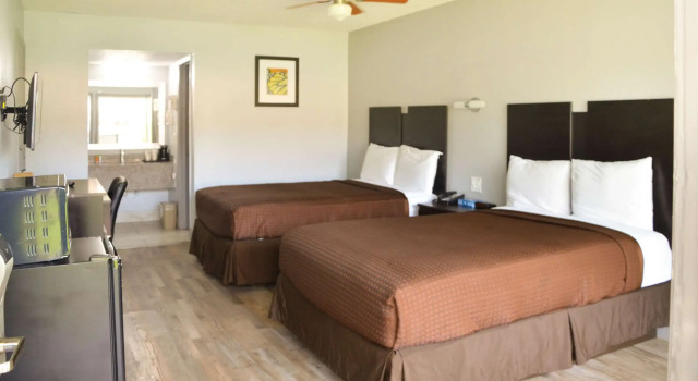Четырёхместный номер Standard Rodeway Inn Sun City Center