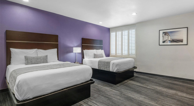 Четырёхместный номер Standard SureStay Hotel by Best Western Beverly Hills West LA