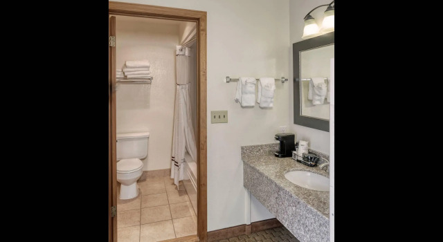 Четырёхместный номер Standard Ridgeline Hotel at Yellowstone, an Ascend Collection Hotel