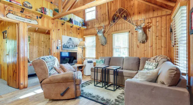 Cozy Wisconsin Getaway w/ Dock & Lake Access!, Prenota Casa vacanze Hotel a Woodruff con parcheggio, Parcheggio