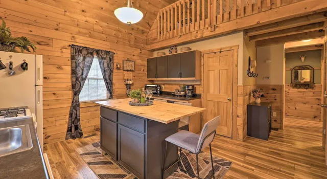 Коттедж Charming Log Cabin at Double JJ Ranch Resort!