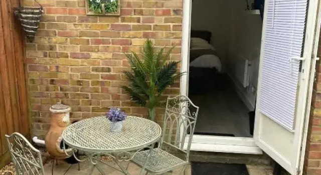 Beautiful 1-bed Studio in Uxbridge, London, Забронировать Апартаменты/квартира Аксбридж Middlesex