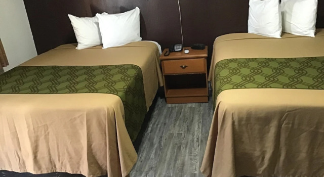 Четырёхместный номер Standard Western motel