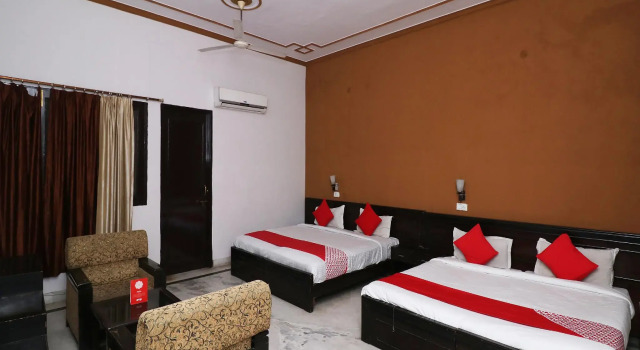 Люкс Standard Collection O 28193 Hotel Navya Inn
