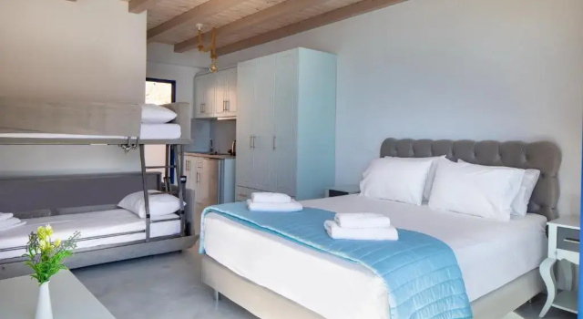 Студия Molos Apartments