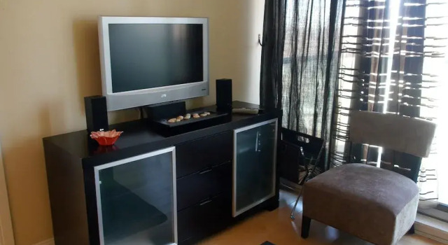 Amazing 1BR Condo in Yorkville, Забронировать Отель Отели Торонто 3 звезды, рядом с Women's College Hospital, 3*