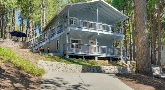 Коттедж 12 Mi to Apple Hill: Family-friendly Cabin Retreat