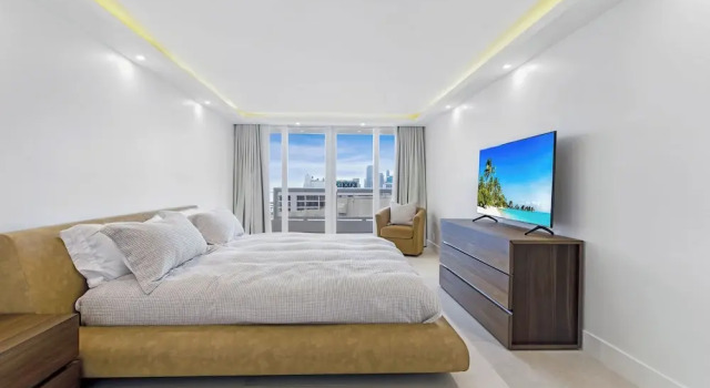 Апартаменты с 2 комнатами с балконом Chic Bayfront Condo With Stunning View