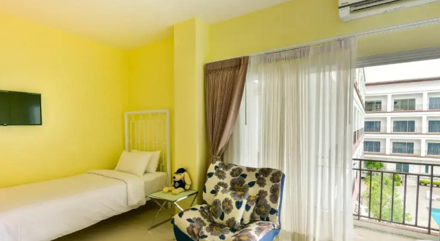 Семейный номер Standard с балконом Southgate Residence Hotel - SHA Certified