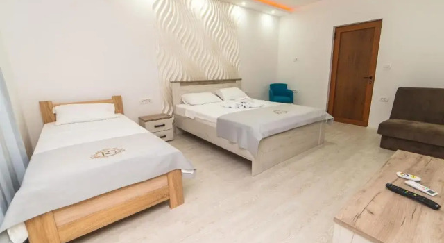 Royal Garden, Book Hotel Hoteller i Niksic med pool, Swimmingpool