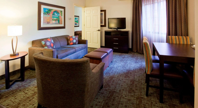 Четырёхместный люкс c 1 комнатой Sonesta ES Suites Atlanta Alpharetta Avalon