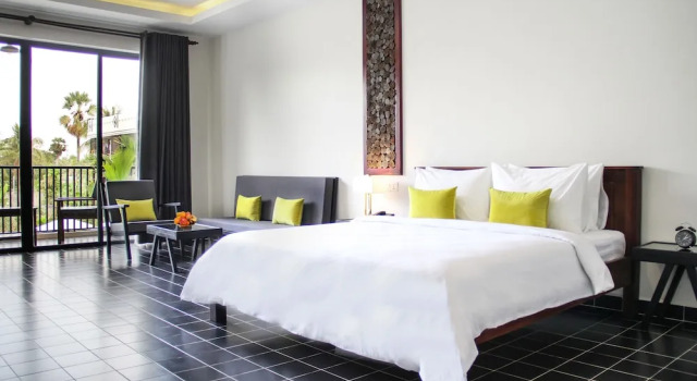 Двухместный люкс с балконом и с видом на бассейн Resort D' Popular