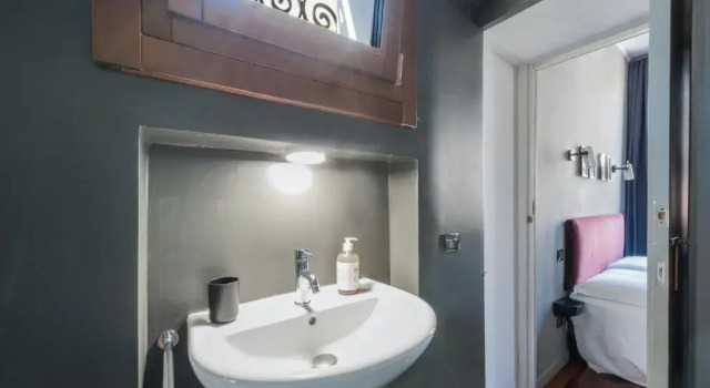 Апартаменты Stylish Renovated Apartment In The Heart Of The City