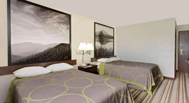 Четырёхместный номер Standard Super 8 by Wyndham Waynesboro