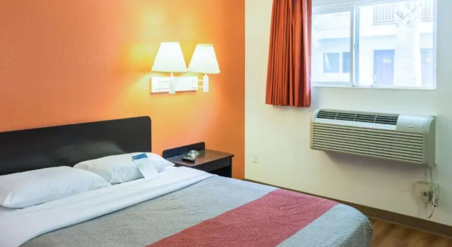 Люкс Motel 6-Bakersfield, CA - East