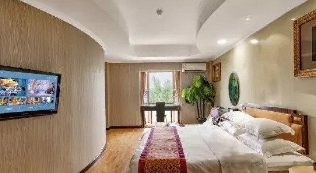 Люкс Deluxe Lake View Garden Hotel