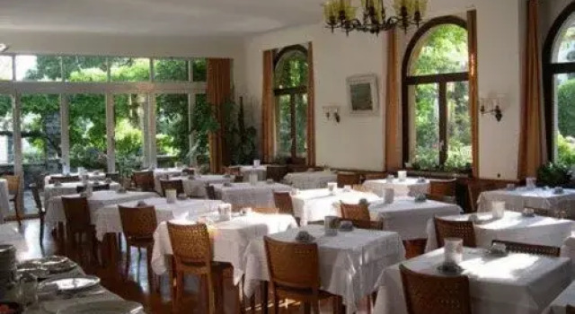 Schloss Locarno - Suites & Apartments, Забронировать Апартаменты/квартира Локарно Locarno Ascona Losone, рядом с Camellia Park Locarno