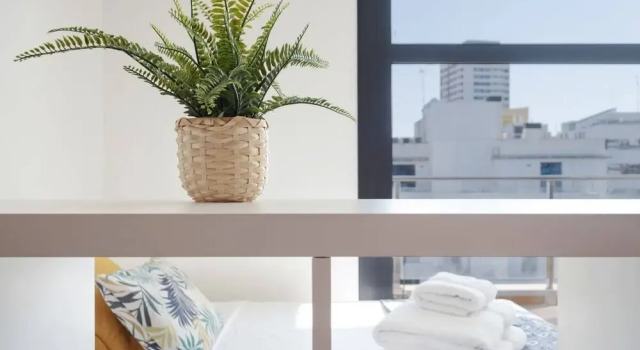 Studio w Balcony in Sanchinarro, 7 min to Train, Забронировать Отель Мадрид Провинция Мадрид, рядом с Пинар де Чамартин