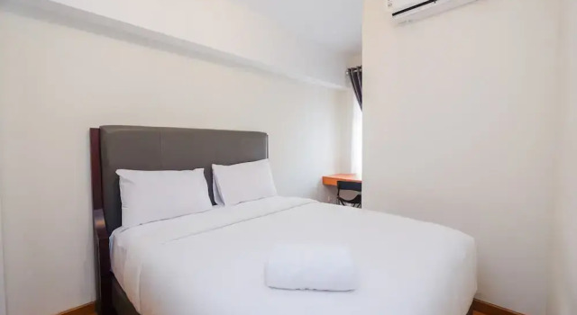 Camera Standard Pool View and Homey 2BR Apartment @ Springlake Summarecon