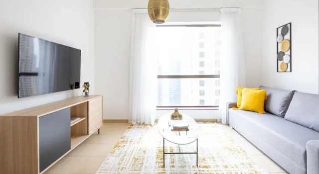 Bright & Lively 1BR Apartment With Marina Views