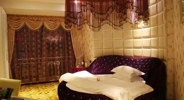 Fuling Xiduo Hotel, Book Hotel Hoteller i Fuling med parkering, Parkering
