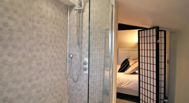 Stylish 3 Bedroom Loft Apartment - Free Parking - Fast WiFi - by PROPERTY PROMISE