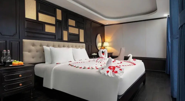 Luxury of the sea Cruise LanHa bay 5Star, Varaa Hotelli Hotellit Quang Ninh uima-altaalla, Uima-allas