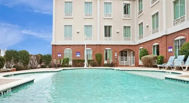 Кровать в общем номере Holiday Inn Express & Suites Waxahachie by IHG