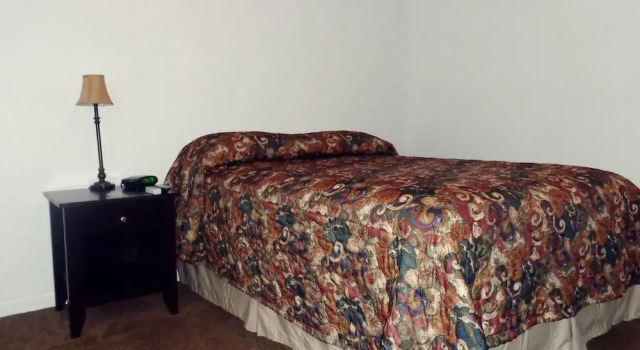 Crashpad Bunkhouse & Noonan Hotel, Забронировать Отель Нунан штат Северная Дакота