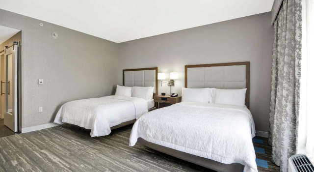 Четырёхместный номер Standard Hampton Inn Blue Ash/Cincinnati, OH