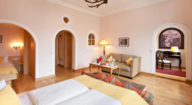 Standart dört kişilik oda Hotel Hirsch
