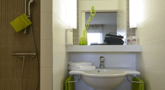Номер Standard Brit Hotel Reims Croix Blandin