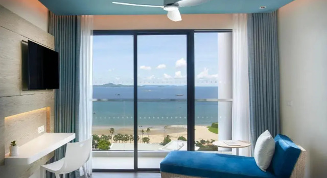 Двухместный номер Deluxe с балконом и с видом на океан OZO North Pattaya