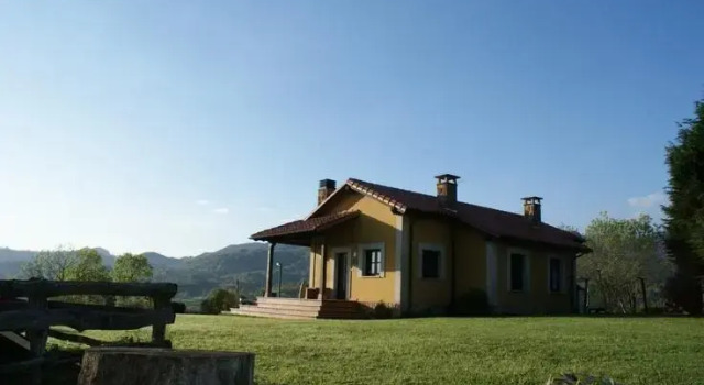 Casas Rurales El Llanón De San Román, Rezerwuj Apartament Rales Asturia