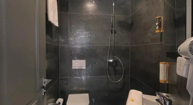 Двухместный номер Standard с балконом GRAND JNK Boutique Hotel