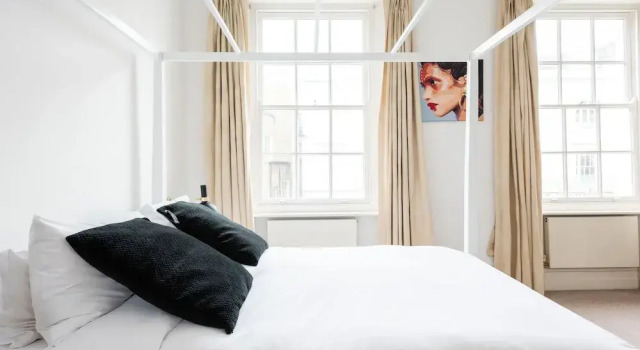 The Pimlico Lighthouse - 4bdr in Between the River Thames & Sloane Square, Забронировать Отель Отели Англии 3 звезды, 3*