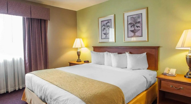 Двухместный люкс Quality Inn & Suites Hannibal West