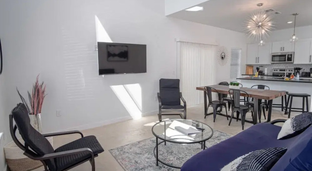 Clean & Peaceful Stays 3BR Near Exciting Downtown