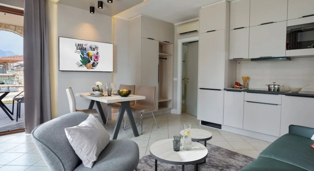 Апартаменты Deluxe June Stay Lake Garda