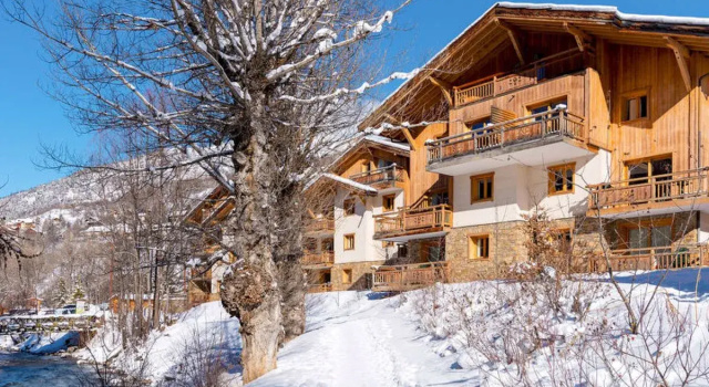 Le Hameau du Rocher Blanc 16140, Rezervasyon Otel Serre Chevalier otoparklı oteller, Otopark
