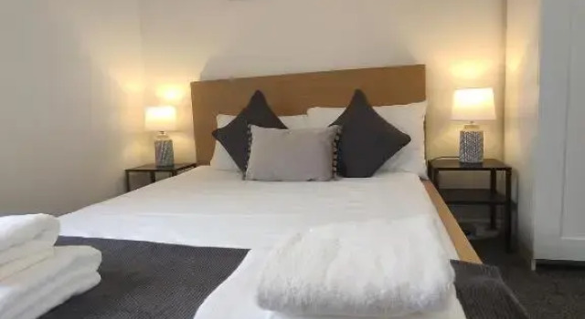 1 Bedroom Apartment with Free Parking, Varaa Huoneisto Asunnot kohteessa Merseyside, Huoneisto