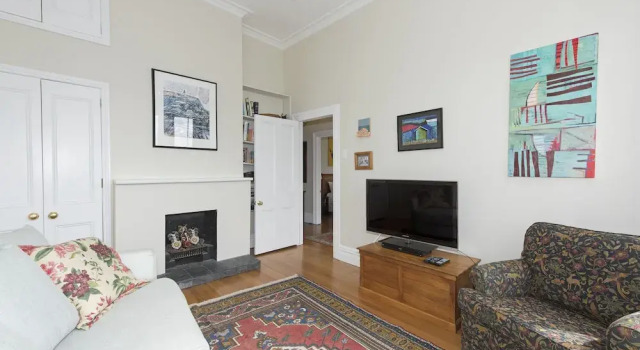 Large Spacious family home, close Devonport & Beaches