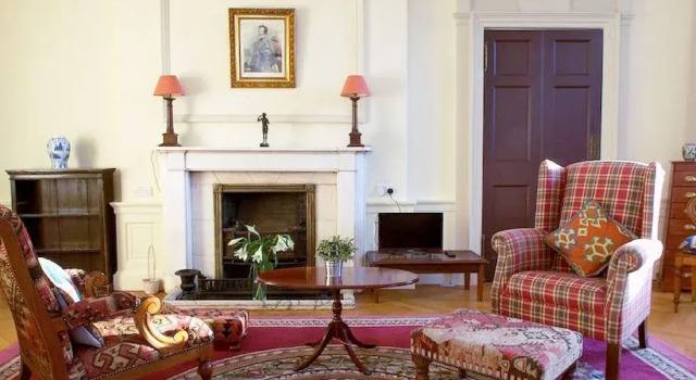 Classy Historic Edinburgh Apartment, Забронировать Апартаменты/квартира Новый город Эдинбург, рядом с Национальный музей Шотландии