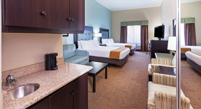 Люкс Holiday Inn Express Hotel & Suites Victoria by IHG