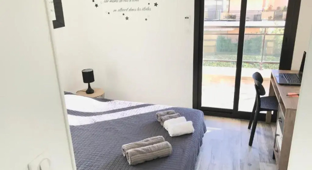 Appartement 3 pieces, refait a neuf, haut standing, piscine, mer a pieds