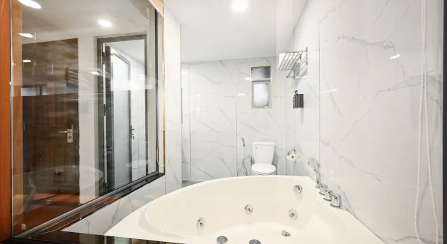 Номер Deluxe YoKo Airport Saigon Hotel